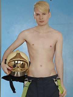 Blonde Gay Pics